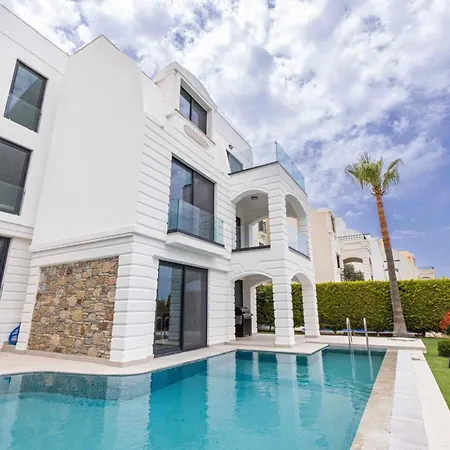 Villa Stunning With Private Pool And Luxuriest Views *