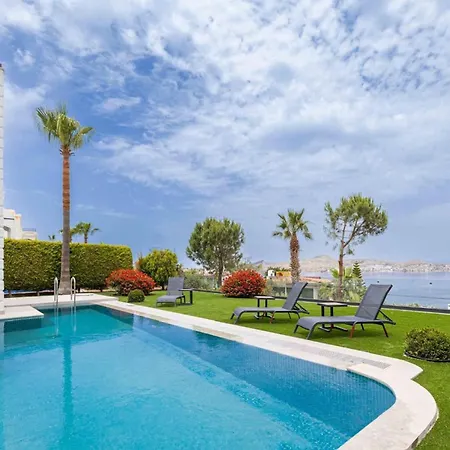 Stunning With Private Pool And Luxuriest Views 얄리카베크