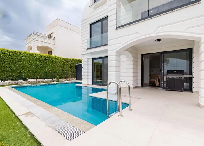 Stunning With Private Pool And Luxuriest Views *